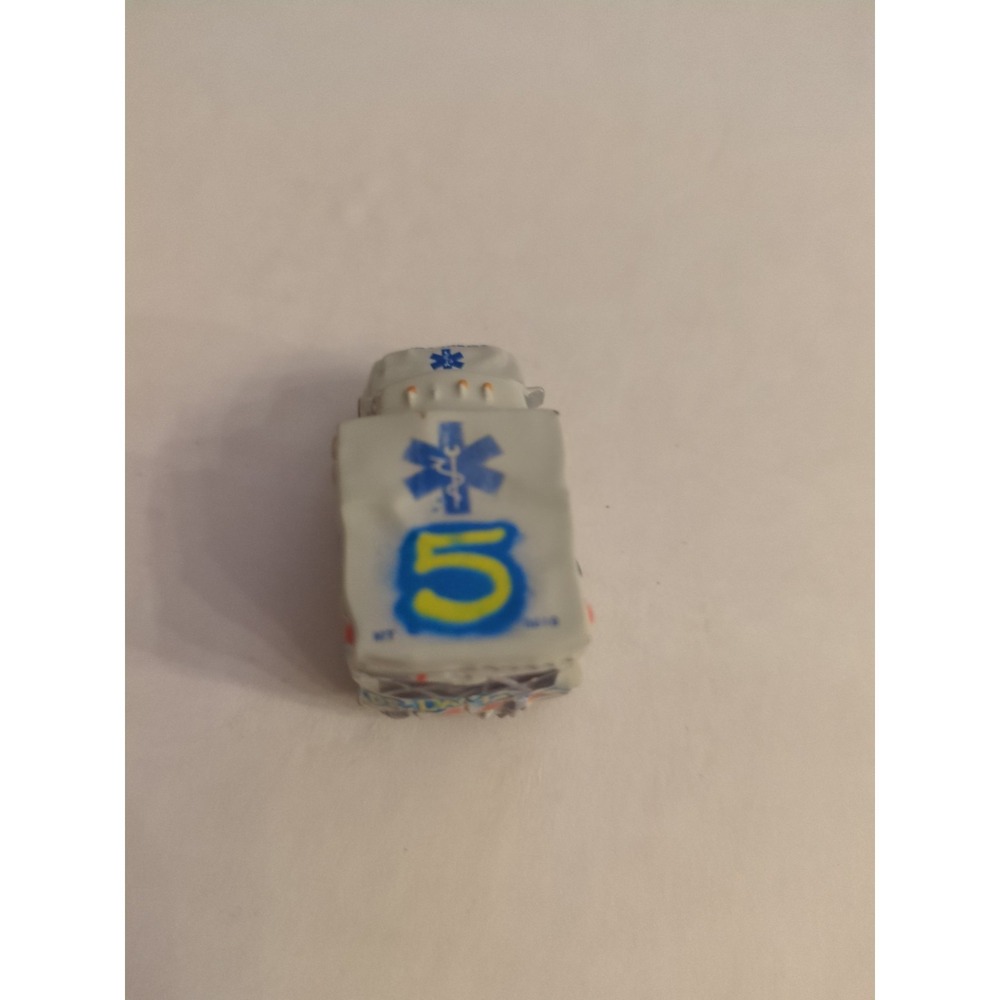 Disney Pixar Cars Dr. Damage Rambulance Mini Racers - Picture 3 of 5